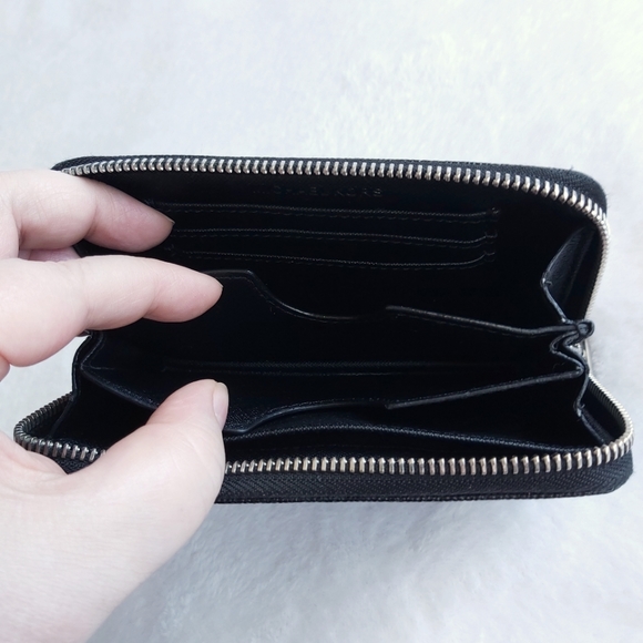 Michael Kors Jet Set Zip around Black Signature Wristlet Wallet - Picture 11 of 15